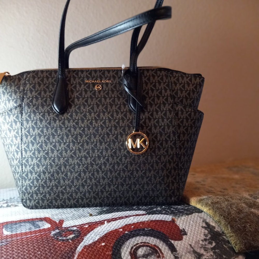 Micheal Kors Signature Marilyn Top Zip Tote